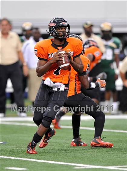 Thumbnail 2 in DeSoto vs. Douglass (Kirk Herbstreit National Kickoff Classic) photogallery.