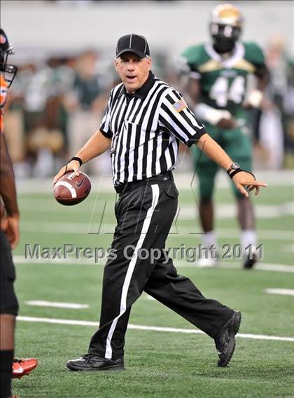 Thumbnail 3 in DeSoto vs. Douglass (Kirk Herbstreit National Kickoff Classic) photogallery.