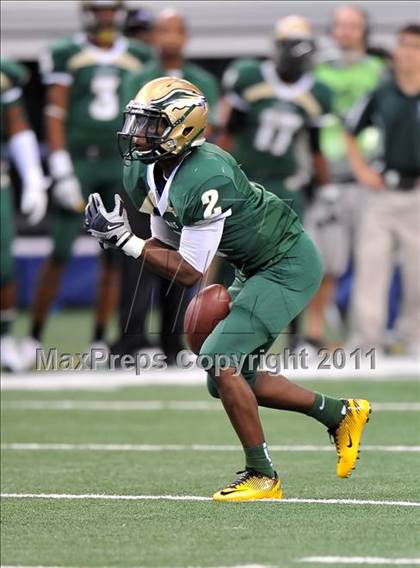 Thumbnail 2 in DeSoto vs. Douglass (Kirk Herbstreit National Kickoff Classic) photogallery.