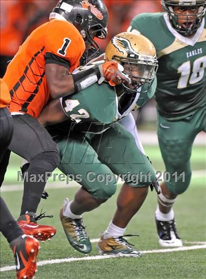 Thumbnail 1 in DeSoto vs. Douglass (Kirk Herbstreit National Kickoff Classic) photogallery.
