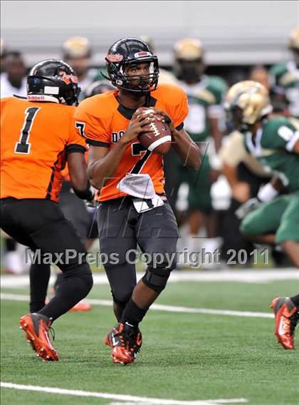 Thumbnail 1 in DeSoto vs. Douglass (Kirk Herbstreit National Kickoff Classic) photogallery.