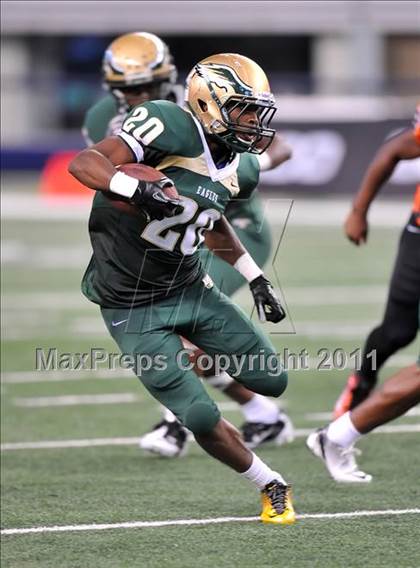 Thumbnail 3 in DeSoto vs. Douglass (Kirk Herbstreit National Kickoff Classic) photogallery.