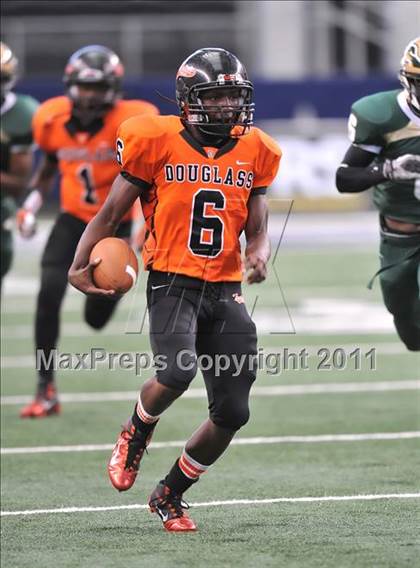 Thumbnail 2 in DeSoto vs. Douglass (Kirk Herbstreit National Kickoff Classic) photogallery.