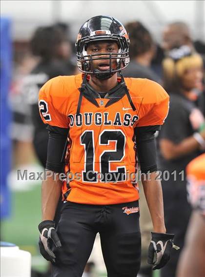 Thumbnail 1 in DeSoto vs. Douglass (Kirk Herbstreit National Kickoff Classic) photogallery.