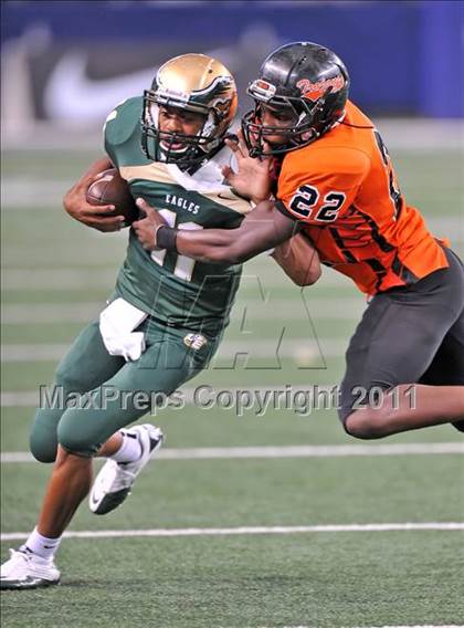 Thumbnail 3 in DeSoto vs. Douglass (Kirk Herbstreit National Kickoff Classic) photogallery.