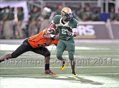 Thumbnail 2 in DeSoto vs. Douglass (Kirk Herbstreit National Kickoff Classic) photogallery.