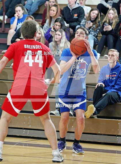 Thumbnail 3 in Big 30 Senior Classic photogallery.