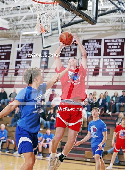 Thumbnail 2 in Big 30 Senior Classic photogallery.
