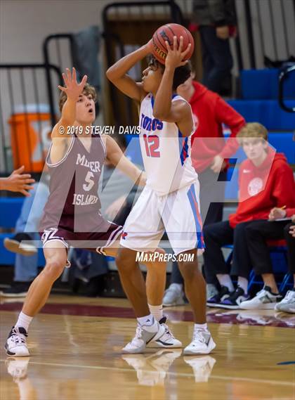 Thumbnail 3 in Mercer Island vs. Mountain View  (Visit Mesa Basketball Challenge) photogallery.