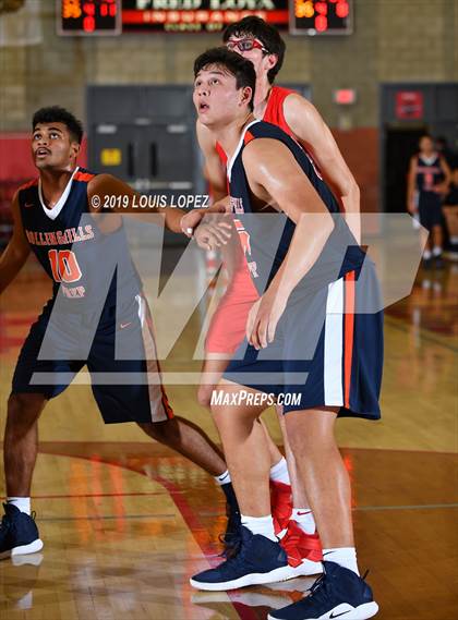 Thumbnail 2 in Rolling Hills Prep @ Mater Dei (Nike Extravaganza) photogallery.