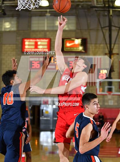 Thumbnail 2 in Rolling Hills Prep @ Mater Dei (Nike Extravaganza) photogallery.