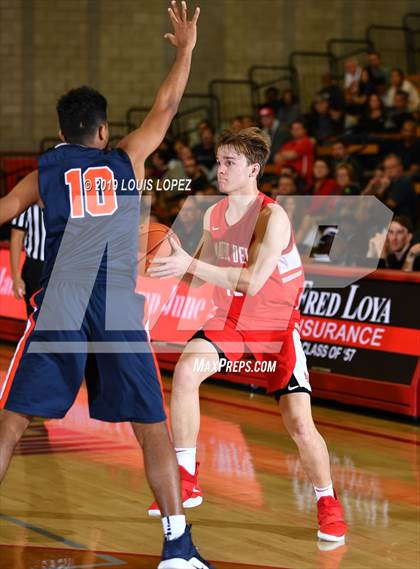 Thumbnail 3 in Rolling Hills Prep @ Mater Dei (Nike Extravaganza) photogallery.