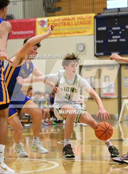 Thumbnail 2 in Barlow vs. West Linn (Les Schwab Invitational) photogallery.