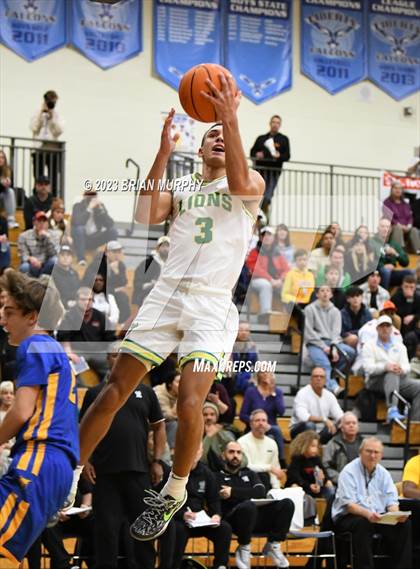 Thumbnail 1 in Barlow vs. West Linn (Les Schwab Invitational) photogallery.