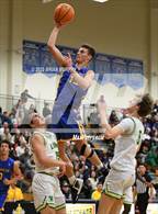 Photo from the gallery "Barlow vs. West Linn (Les Schwab Invitational)"