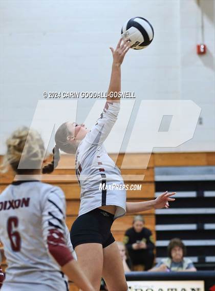 Thumbnail 2 in Dixon @ Croatan photogallery.