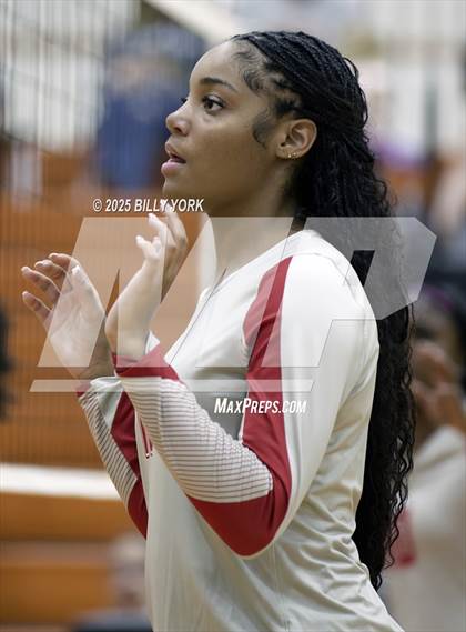 Thumbnail 2 in Grand Saline vs Terrell photogallery.