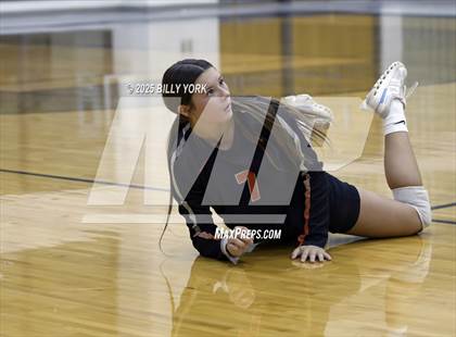 Thumbnail 2 in Grand Saline vs Terrell photogallery.