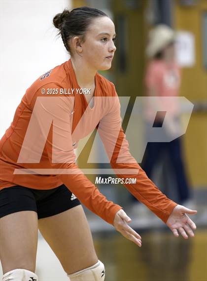 Thumbnail 3 in Grand Saline vs Terrell photogallery.