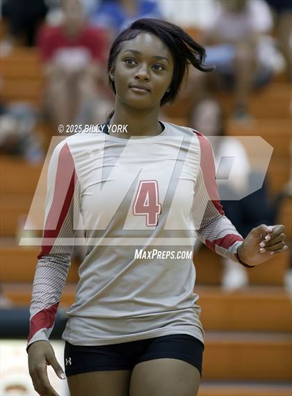 Thumbnail 1 in Grand Saline vs Terrell photogallery.