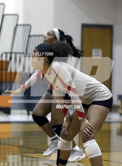 Thumbnail 2 in Grand Saline vs Terrell photogallery.
