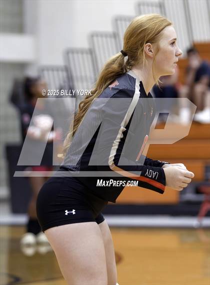 Thumbnail 3 in Grand Saline vs Terrell photogallery.