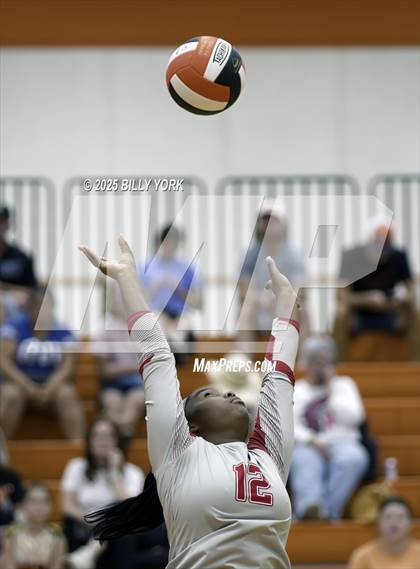 Thumbnail 2 in Grand Saline vs Terrell photogallery.