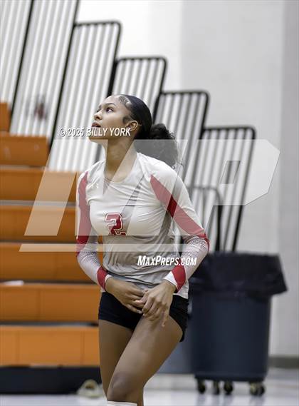 Thumbnail 3 in Grand Saline vs Terrell photogallery.