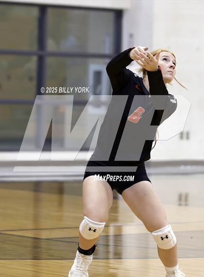 Thumbnail 2 in Grand Saline vs Terrell photogallery.