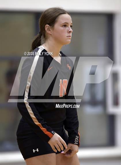 Thumbnail 1 in Grand Saline vs Terrell photogallery.