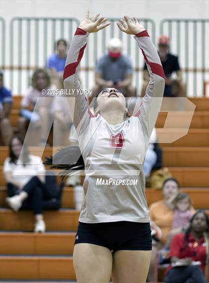 Thumbnail 1 in Grand Saline vs Terrell photogallery.