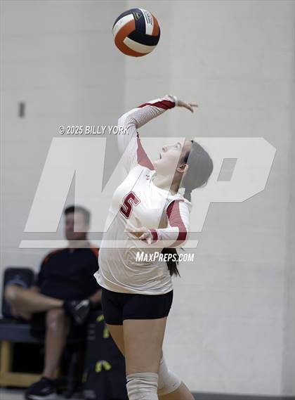 Thumbnail 3 in Grand Saline vs Terrell photogallery.