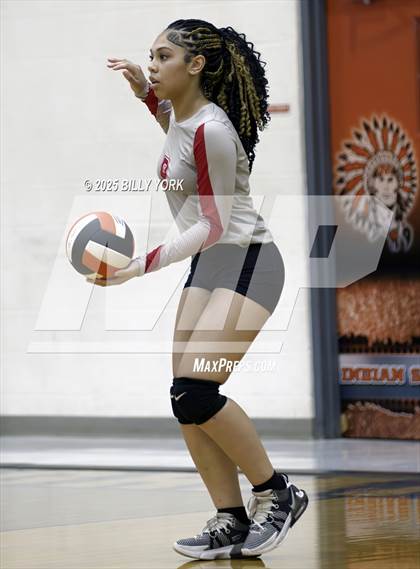 Thumbnail 2 in Grand Saline vs Terrell photogallery.