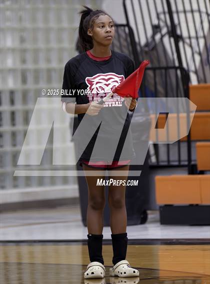 Thumbnail 1 in Grand Saline vs Terrell photogallery.
