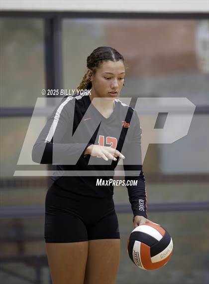 Thumbnail 2 in Grand Saline vs Terrell photogallery.