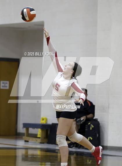 Thumbnail 1 in Grand Saline vs Terrell photogallery.