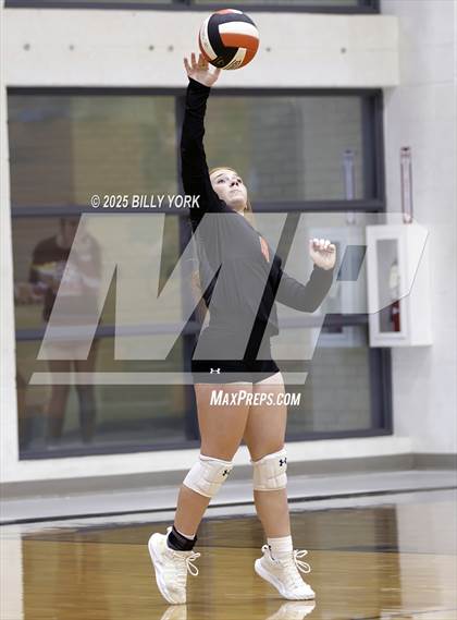 Thumbnail 3 in Grand Saline vs Terrell photogallery.