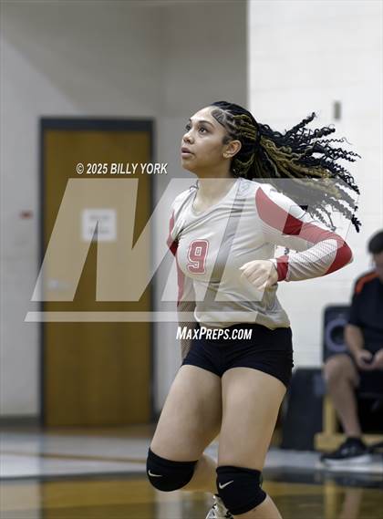 Thumbnail 3 in Grand Saline vs Terrell photogallery.