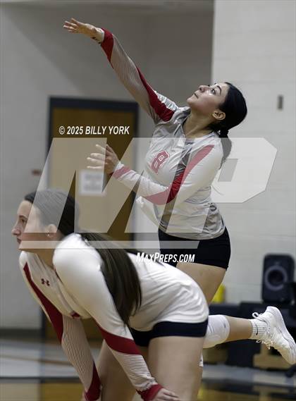 Thumbnail 2 in Grand Saline vs Terrell photogallery.