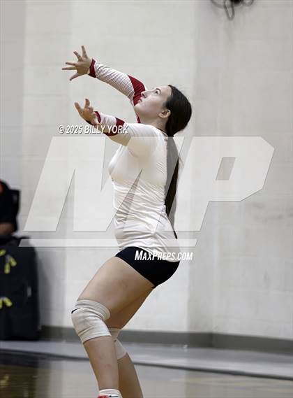 Thumbnail 2 in Grand Saline vs Terrell photogallery.