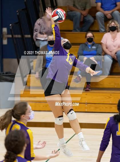 Thumbnail 2 in Ellington @ Lyman Memorial photogallery.