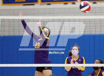 Thumbnail 2 in Ellington @ Lyman Memorial photogallery.