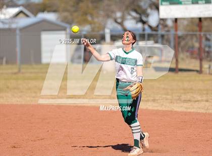 Thumbnail 1 in Lipan @ Santo photogallery.