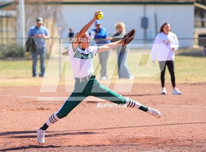 Thumbnail 3 in Lipan @ Santo photogallery.