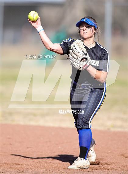 Thumbnail 2 in Lipan @ Santo photogallery.