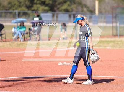 Thumbnail 3 in Lipan @ Santo photogallery.