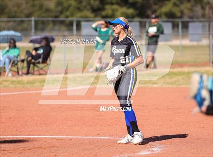 Thumbnail 1 in Lipan @ Santo photogallery.