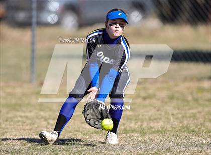 Thumbnail 3 in Lipan @ Santo photogallery.
