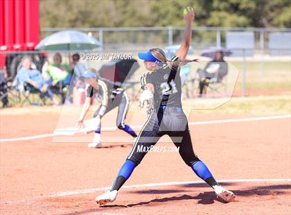 Thumbnail 3 in Lipan @ Santo photogallery.