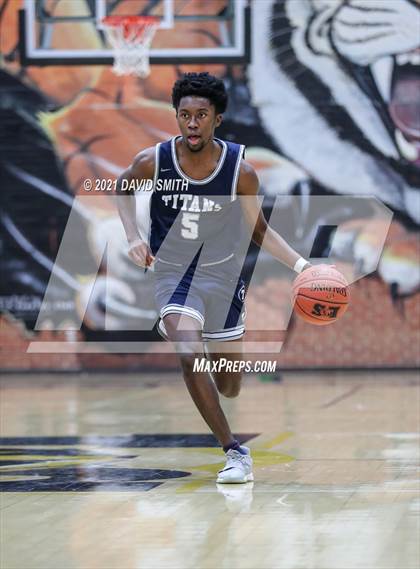 Thumbnail 2 in Lee's Summit West vs Raytown (Summit Grill Shootout) photogallery.